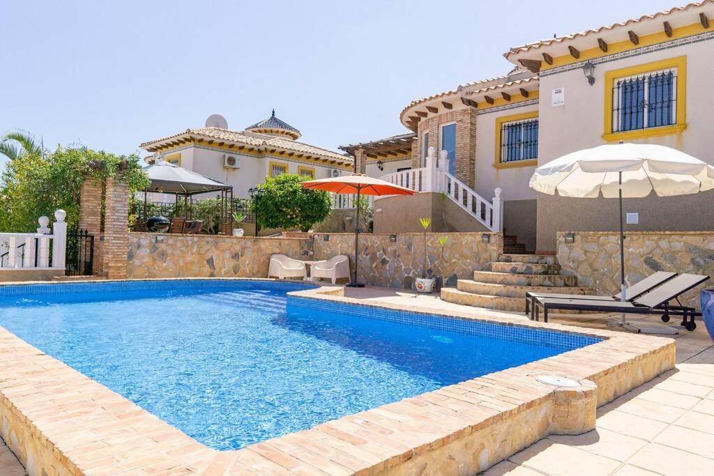 Casa Lilly-Rose, A Beautiful 3 Bedroom Detached Villa A Short Walk To The Villamartin Plaza & Golf Course Esterno foto