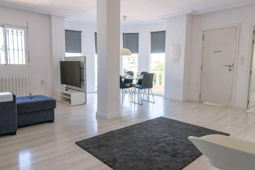 Casa Lilly-Rose, A Beautiful 3 Bedroom Detached Villa A Short Walk To The Villamartin Plaza & Golf Course Esterno foto