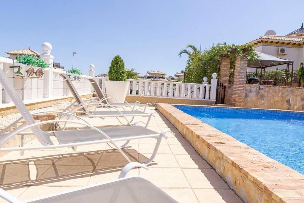 Casa Lilly-Rose, A Beautiful 3 Bedroom Detached Villa A Short Walk To The Villamartin Plaza & Golf Course Esterno foto