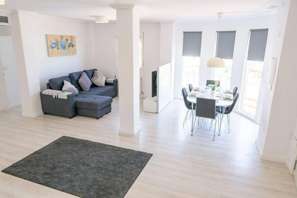 Casa Lilly-Rose, A Beautiful 3 Bedroom Detached Villa A Short Walk To The Villamartin Plaza & Golf Course Esterno foto